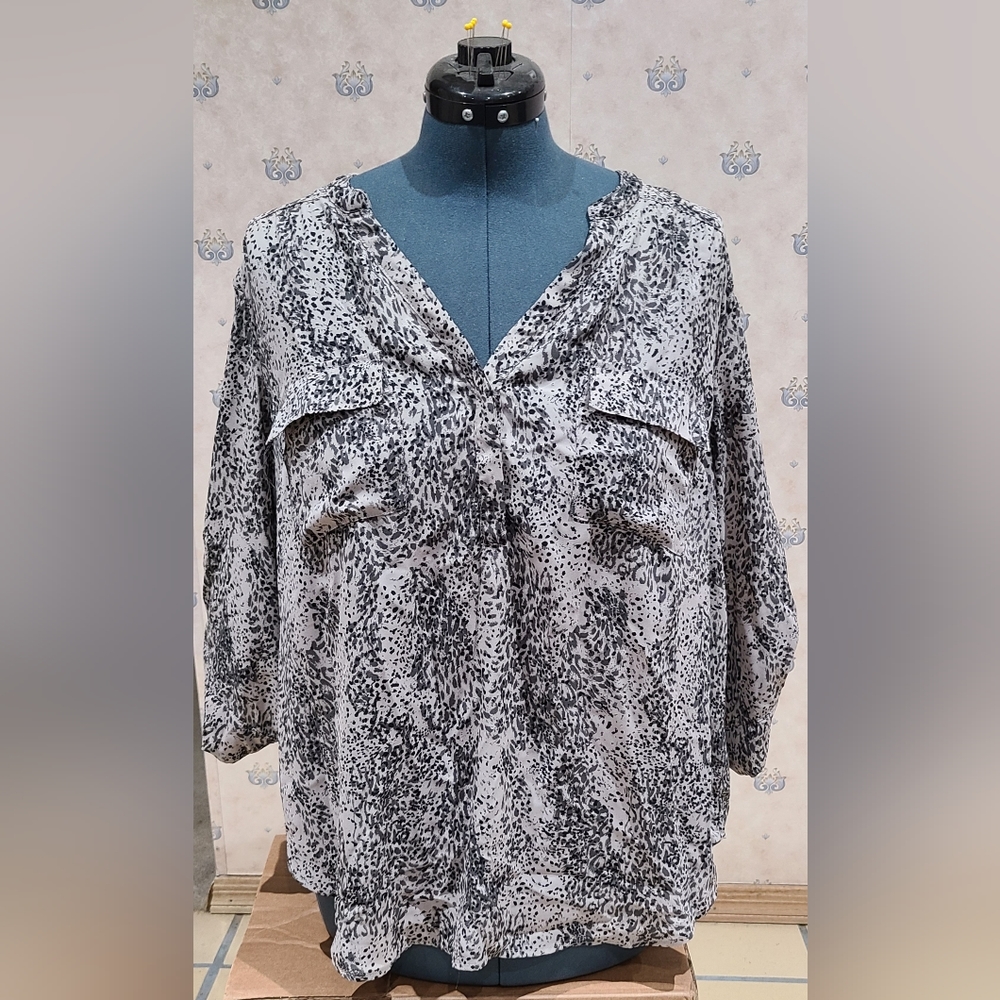 Torrid Harper Georgette Pullover 3/4 Sleeve Blouse, size 2